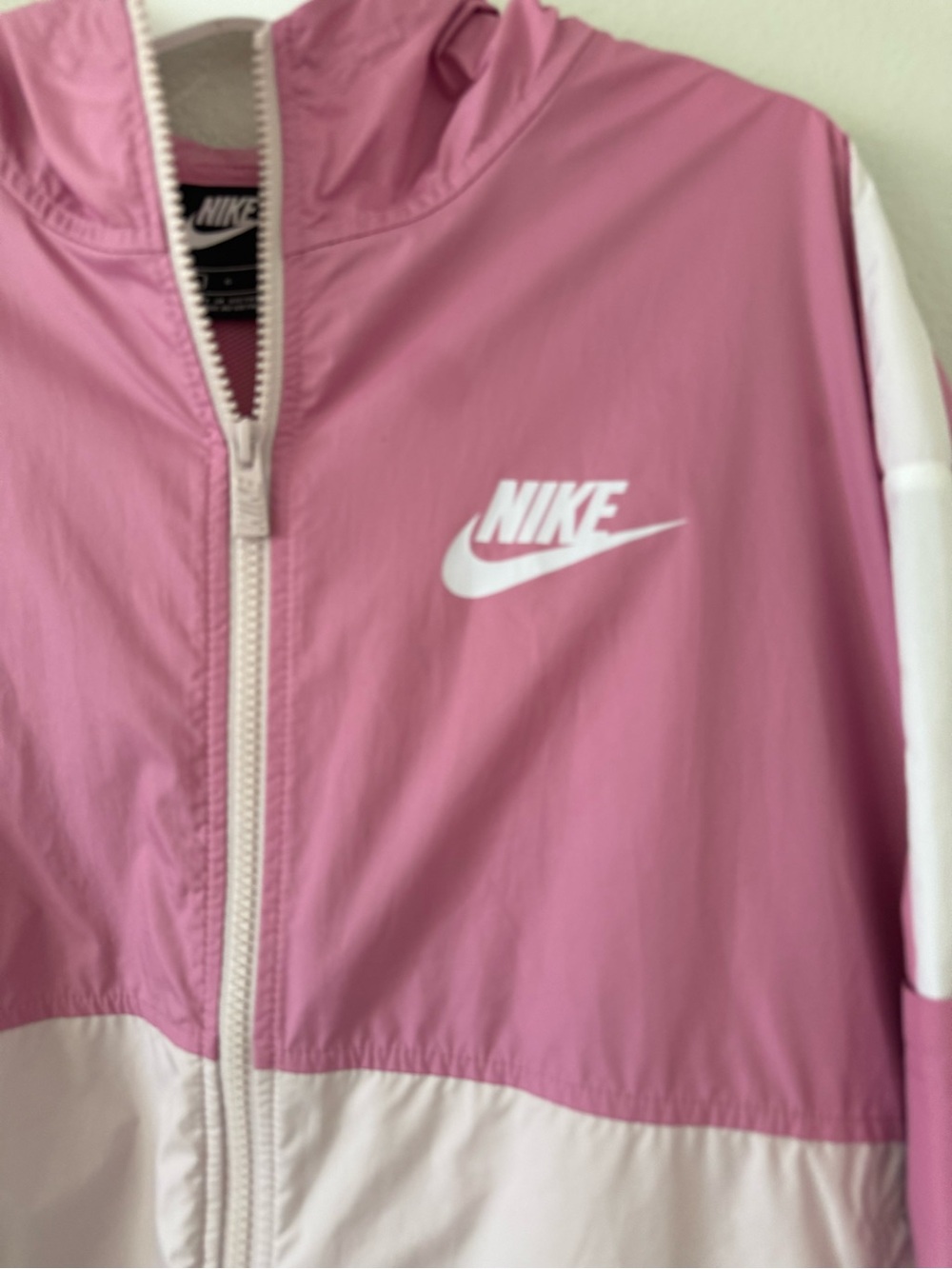Nike Women’s Pink and Light Pink Colorblock windbreaker Jacket - Picture 3 of 6